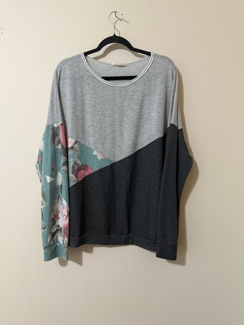 Floral Panel Colorblock Long-Sleeve Top - Gray & Teal. PTP 28.